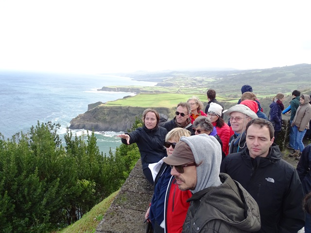 Santa Iria viewpoint: Rita Carmo describes the geology of the eastern part of the island to the group.